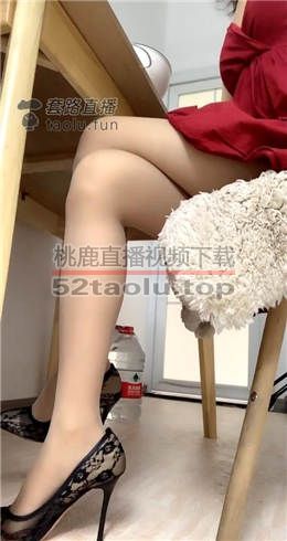 成都DSisley桌子底下装垃圾后面给主人清理