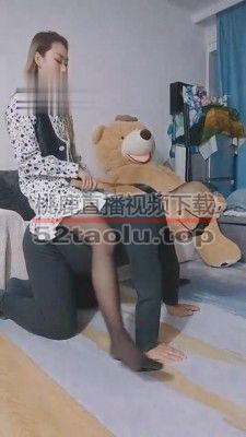 【二宝】遛狗闻臭烘烘的黑丝足 bf4473