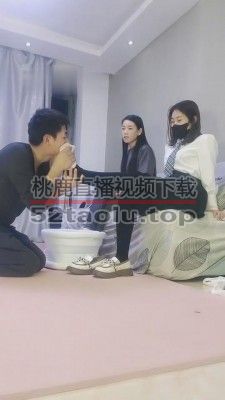 【雪儿】逛街累了让狗伺候原味鞋袜脚 bf8094