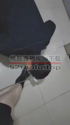 【乐爷】深夜楼道遛狗吃圣水丝袜 bf9001