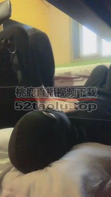 【精神小妹】大二女神电脑桌下无意识踩狗 bf10935