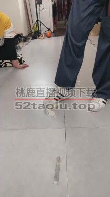 【二宝】教素人学生S踩食物喂食/强迫吃袜子 bf11222