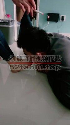 【夏娃】高跟舔脚羞辱贱狗（三视角） bf19881