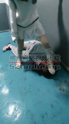 【丫丫】长靴楼道虐尾随男 bf20158