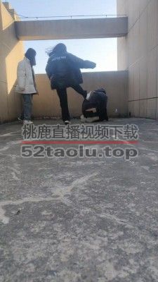 【最抗揍M】精神小妹天台暴力虐 bf23664