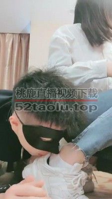 【妮蔻】小白鞋棉袜裸足羞辱贱狗 bf24913