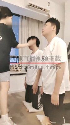 【欣欣】双奴-吃口水-小白鞋踩踏-转胯闻臭鞋/吃白袜/插嘴 bf28899