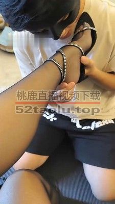 【瑶瑶】黑丝高跟踩地毯恋足 bf31913