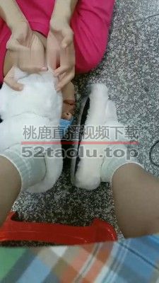 【爱可呀】母畜-毛拖鞋白袜踩/脚踩喂食/叼袜子 bf33524