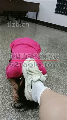 【爱可呀】双S/母畜-课室调-舔脏鞋/吃袜子/闻原味 bf34137