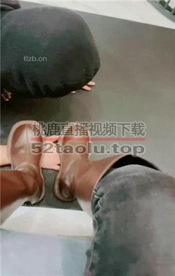 【利娜】长靴裸足踩狗头-伺候主人沐足 JS23102266