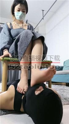 【诗琪】桌底视角-裸足虐脚垫狗 bf35828