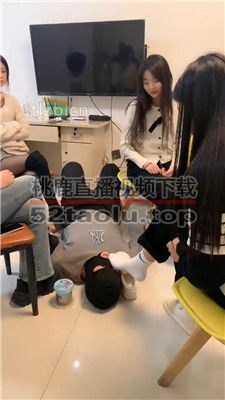 【精神小妹】3素人S-运动鞋棉袜裸足踩踏喂食 bf36330