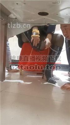 【乐爷】父子狗-野外餐厅伺候吃饭 bf37991