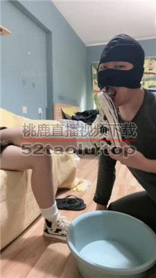 【黑泽兮】狗舌头清理高帮鞋白棉袜【完整版】 bf38831