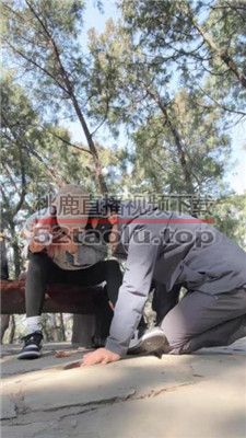 【苒溪】带狗爬山-喂食香肠/清理泥巴脏鞋底/舔雪吃/骑马 bf38834