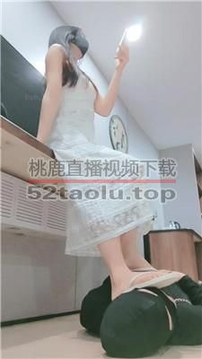 【妮蔻】夹拖鞋踩踏地毯奴/脚下重口喂食/拖鞋塞嘴 bf39247