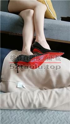 【苏州KK】无意识高跟踩地毯狗 JS240323-4