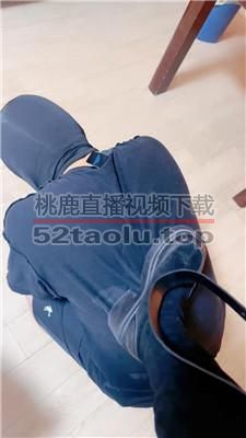 【奶罐】皮带鞭打/长靴踩虐/清理脏鞋底/脚喂牛奶/脚插嘴 JS240401-9