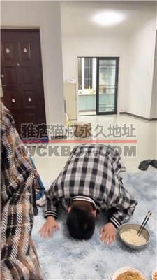 【安主子】情侣主-肉丝脚下喂食/骑狗背/跪舔高跟 bf39927