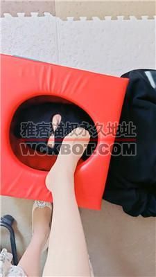 【媚娘】超臭肉丝脚踩狗脸 bf40302