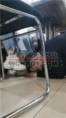 【沐清忧】3S-群调桌底舔脏鞋臭袜/踢踹/踩踏【三视角版】 JS240429-12