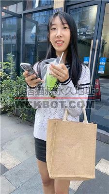 【素人挖掘机】户外开发路人小姐姐-皮鞋白袜踩虐【完整版】 bf41548