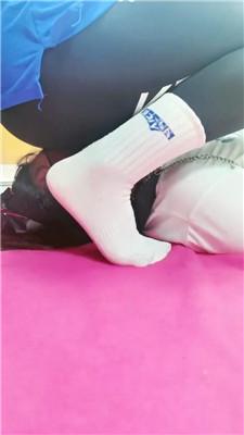 【璃茉】白袜脚捂脸+坐脸窒息【双视角完整版】 bf43111