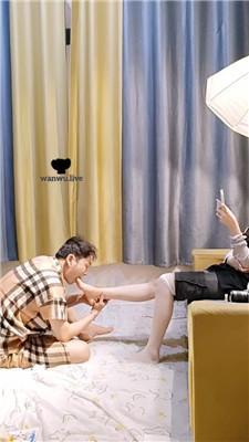 【乖乖】仔细品尝主人的玉足【二】 JS240729-4