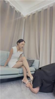 【素人挖掘机】骑马转胯/踩踏人肉地毯/深喉 bf43323