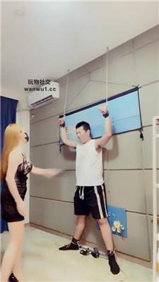 【魔鬼天使】吊绑重度鞭打虐乳/灌圣水/臭脚深喉 bf43724