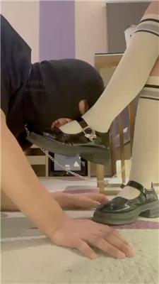 【姜果果】皮鞋白袜踩虐/虐乳滴蜡/喝洗脚水 JS240819-19