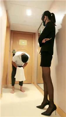 【美娜格格】极致羞辱-保洁员工被女领导虐废 JS240820-6