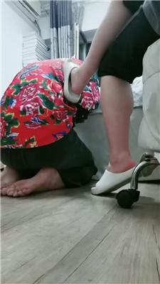 【辰爷】裸足无意识踩脚垫 JS240820-9