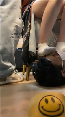 【魔鬼天使】桌底视角-白袜臭脚蹂躏踩 JS240830-16