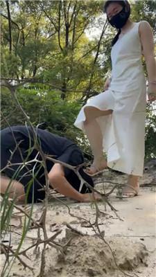 【红颜】户外骑马遛狗/舔原味臭脚【双视角版】 bf44104