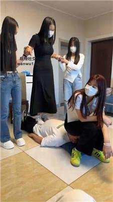 【精神小妹】4S学生-全体重踩踏/坐脸窒息 JS240901-11