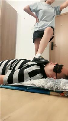 【上海学生主】皮鞋白袜全体重踩踏 bf44235