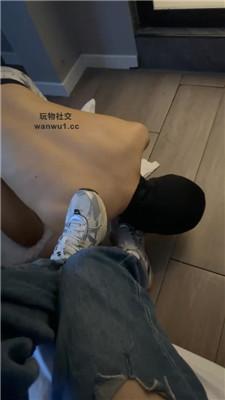 【华籍美人】超脏运动鞋白袜裸足羞辱 JS240909-16