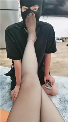 【漫夜】黑丝玉足狂舔/玉足踩地毯奴 JS240911-3