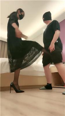 【美娜格格】高跟黑丝重度连环踢裆 JS240913-8