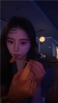 【反差楠熙】伺候主人吃饭赏赐舔脚 JS240920-22