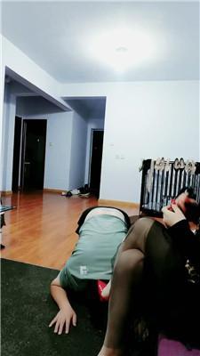 【芮兮】狗链遛狗/红高跟踩虐/肉丝脚插嘴/镜前骑马【完整版】 JS240920-2