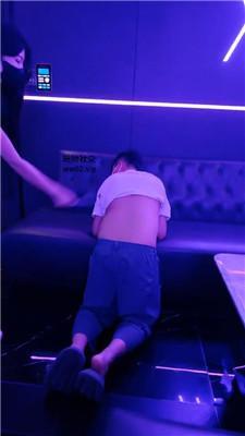 【梓晨大大】KTV捆绑暴力虐打抖M奶狗 bf44794