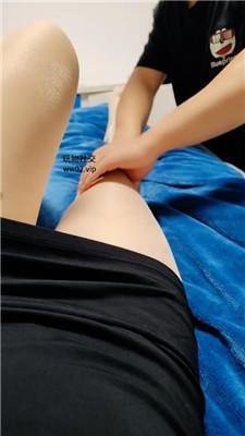 【圈养】恋肉丝美腿的光头狗 JS240928-6