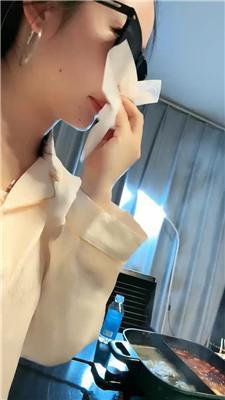 【辣姐】母畜-下跪伺候主人吃饭 bf45595