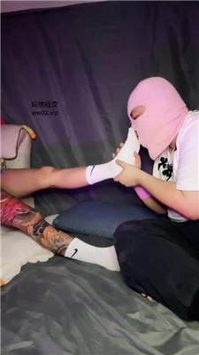 【Qi7】吃纹身小妹的白棉袜 bf45738