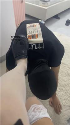 【沐沐大大】丝袜美腿诱惑抖M弟弟 JS241012-2