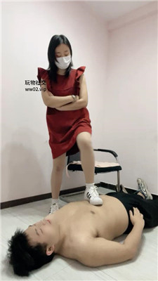 【物业素人s】坐脸窒息/喂口水/贝壳头+高跟踩踏 bf46051