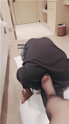 【倩倩】黑丝美腿踩虐/裸足深喉 JS241021-10